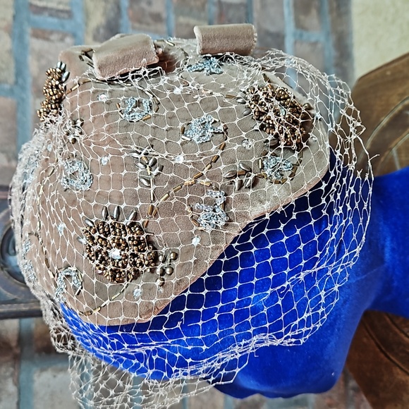 Vintage Patrice beaded mini hat fascinator from the 1940s or 1950s - Picture 3 of 9